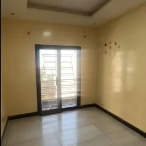Chambre avec balcon à louer à Sud Foire