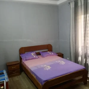 Chambre meublée Premium à louer à Sicap Foire